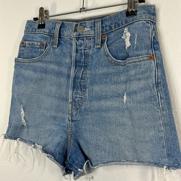 Levi's Premium Ribcage Short Tango Beach size 27 Button front Cheeky shorts - Picture 3 of 12